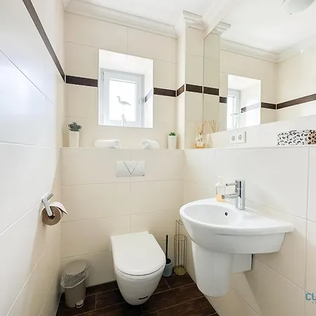 Residenz Am Yachthafen 18 *